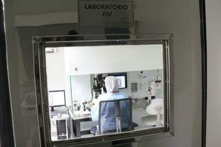 Laboratório de FIV (Fertilização In Vitro) da clínica (Foto: Campo Grande News/Arquivo)