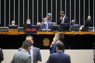 Deputados reunidos durante a sessão desta quarta-feira (13). (Foto: Pablo Valadares/Câmara dos Deputados)