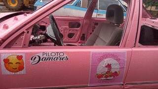Carro de Damares é todo pintado e decorado na cor rosa especialmente para o evento. (Foto: Arquivo Pessoal)