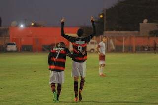 Jogadores do Águia Negra celebram gol marcado em jogo do Brasileiro da Série D. (Foto: João Vitor)