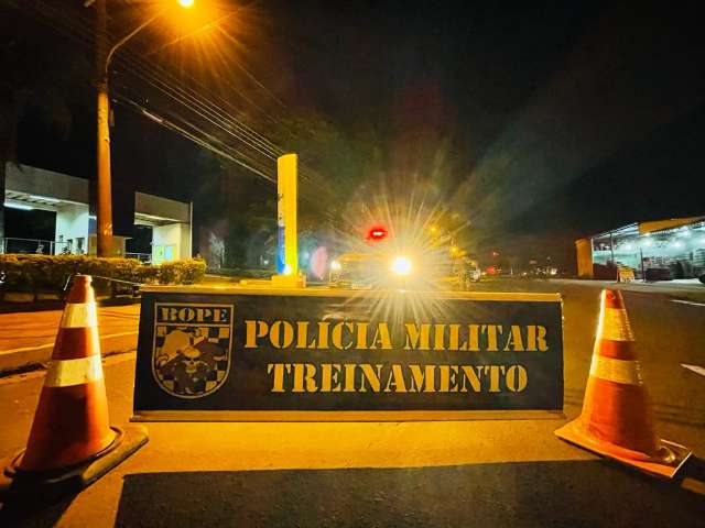 Na madrugada, PM faz treinamento contra assaltos a bancos 