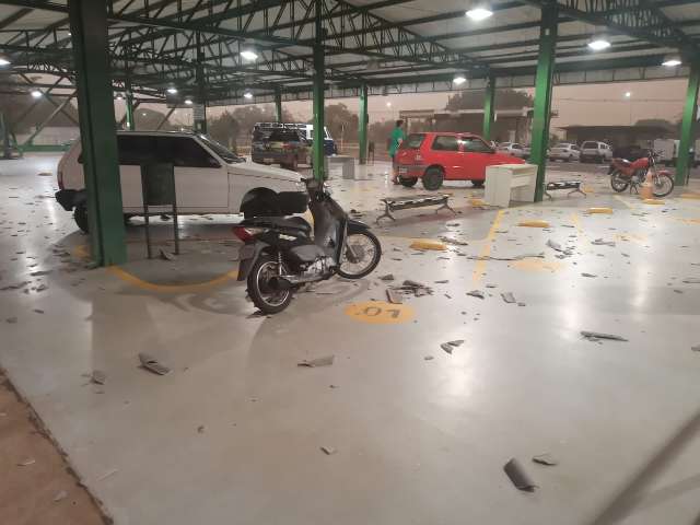 Temporal leva cobertura do p&aacute;tio de vistorias do Detran