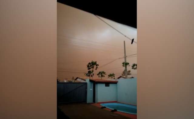 Tempestade de areia muda cen&aacute;rio e assusta moradores no Uni&atilde;o 