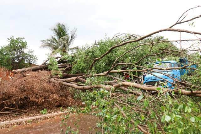 Ap&oacute;s temporal, 67 bairros de Campo Grande ainda continuam &quot;no escuro&quot;