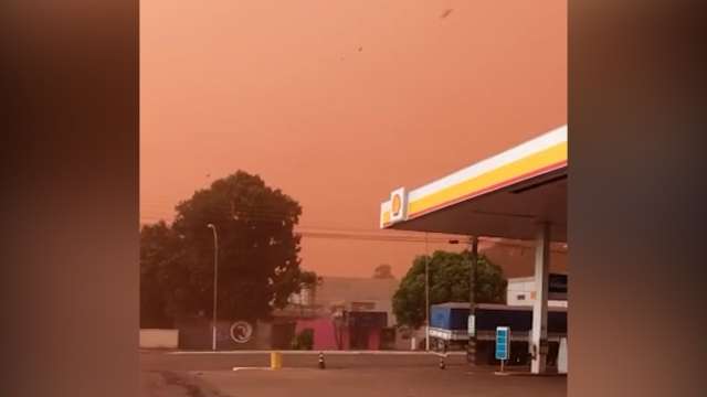 Ventania e tempestade de poeira deixa c&eacute;u vermelho a 70 km da Capital