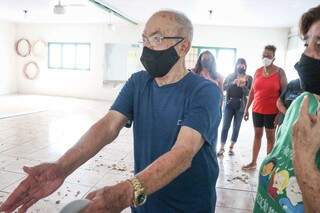 Aos 91 anos, Valdir diz que melhorou muito com as aulas de pilates. &#34;Não queria que parasse&#34;. (Foto: Henrique Kawaminami)
