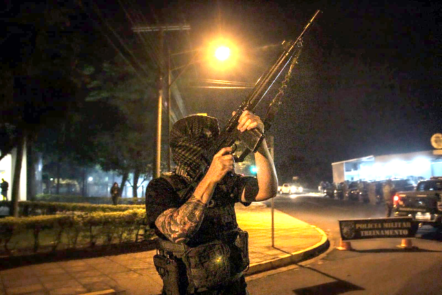 &quot;Invas&atilde;o&quot; a banco tem tiros e bombas durante simula&ccedil;&atilde;o que durou 4 horas
