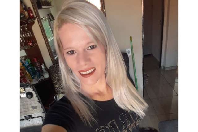 Transexual &eacute; morta a facadas e namorado foge ap&oacute;s mandar mensagem: &quot;adeus, luto&quot;