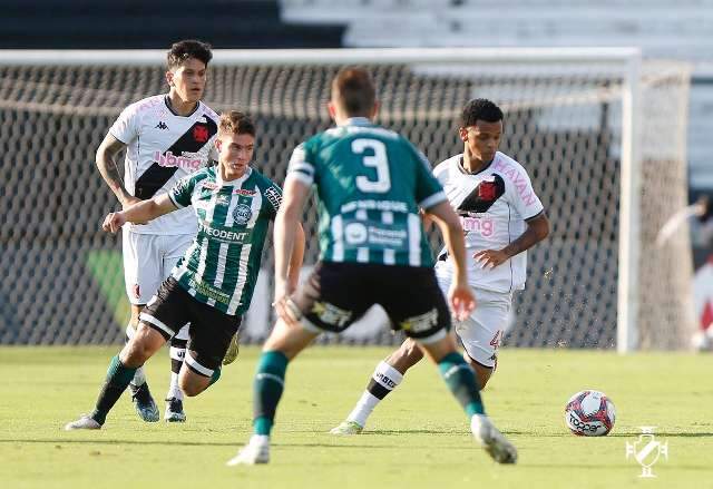 Com gols de Cano e Nen&ecirc;, Vasco faz 2 a 1 sobre o Coritiba 