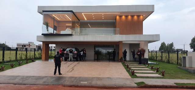 Pol&iacute;cia vai a im&oacute;veis de luxo que pertenciam a chefe do tr&aacute;fico de coca&iacute;na  
