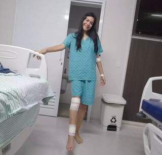 Amanda após cirurgia na Santa Casa de Campo Grande. (Foto: Arquivo Pessoal)