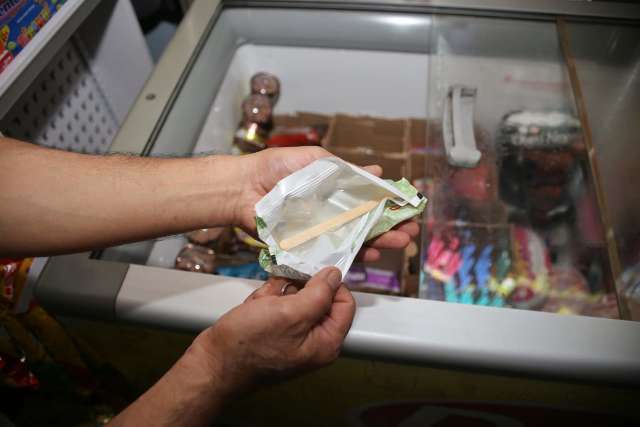 Comerciantes perdem estoque e amargam preju&iacute;zos no terceiro dia sem luz