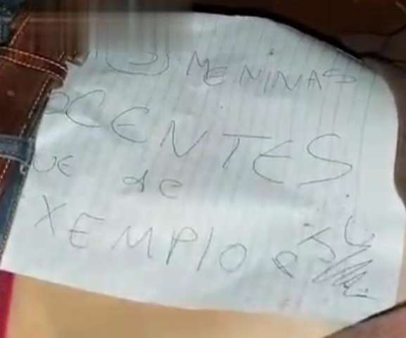 Homem &eacute; executado e bilhete deixado com corpo diz: &quot;matei 3 meninas inocentes&quot;
