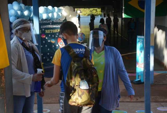 Mesmo ap&oacute;s tempestade, Dourados retoma aulas presenciais nesta segunda