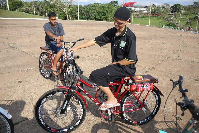 Família 244 Só GRAU de bike