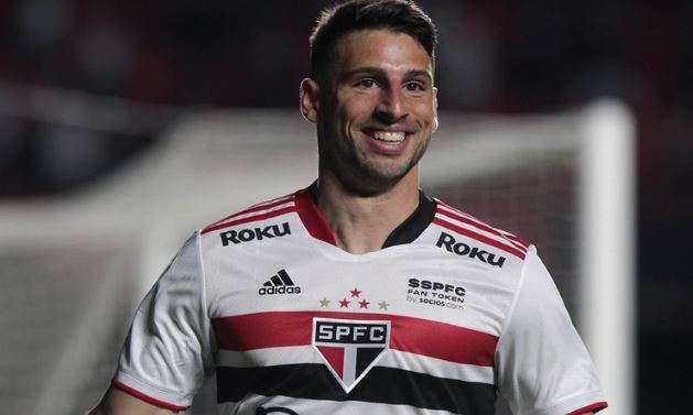 Com gol de Calleri, S&atilde;o Paulo vence o Corinthians por 1 a 0