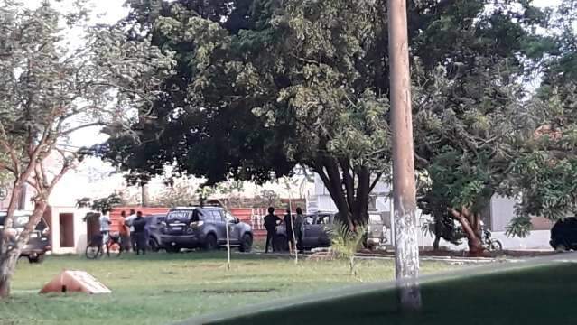 Dupla faz ref&eacute;m e pede presen&ccedil;a da imprensa para se entregar