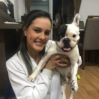 Larissa Meurer, médica veterinária com 5 anos de experiência assina coluna &#34;Amor em 4 Patas&#34;. (Foto: Reprodução Redes Sociais)