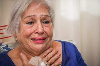 Dona Yolanda passou por atendimento médico e está em choque. (Foto: Henrique Kawaminami)