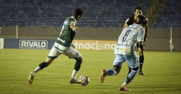 Goi&aacute;s e Londrina n&atilde;o saem do empate em 0 a 0 