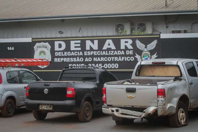 Pol&iacute;cia sai para prender traficante e descobre contrabando de cigarro