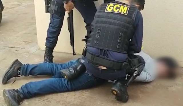 Guarda afastado ap&oacute;s festa em guarita &eacute; preso dirigindo em terminal