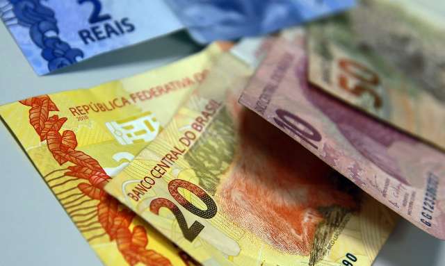 Maioria dos leitores acha que novo Bolsa Fam&iacute;lia de R$ 400 ainda &eacute; pouco