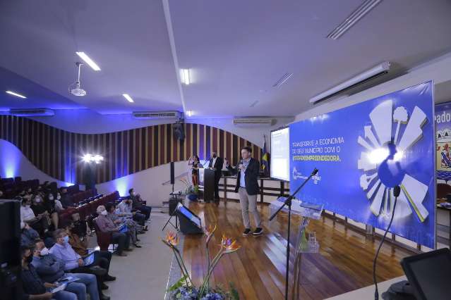 Munic&iacute;pio lan&ccedil;a plano para incentivar de empres&aacute;rio a agricultor familiar