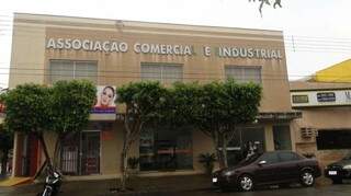 Fachada da Associação Comercial e Industrial em Três Lagoas (Foto: Arquivo)