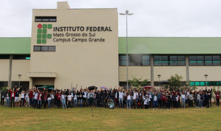 Alunos posam para foto no IFMS de Campo Grande. (Foto: Divulgação/IFMS)