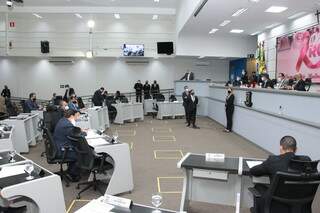 Vereadores se reuniram hoje para discutir projetos e até lei já em vigor na cidade (Foto: Divulgação/CMCG)