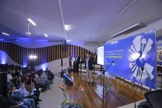 Prefeito Lucas Foroni fala no lançamento do 1º plano de desenvolvimento de Rio Brilhante (Foto: Divulgação)