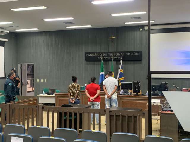 &quot;N&atilde;o arrancaram a cabe&ccedil;a, pois a faca quebrou&quot;, diz delegado em julgamento