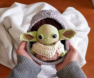 Baby Yoda de amigurumi é um das criações inpiradas no universo nerd. (Foto: Arquivo Pessoal)