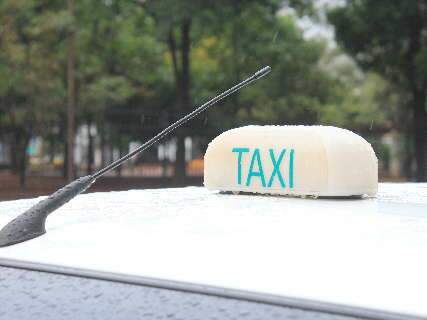 Prefeitura amplia permissão para taxistas e mototaxistas trabalharem