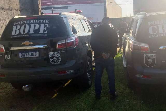 Pol&iacute;cia persegue traficante e encontra 5,5 toneladas de maconha em entreposto