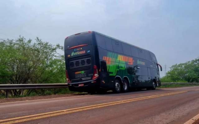 &Ocirc;nibus clandestino com 42 passageiros se envolve em acidente na BR-262