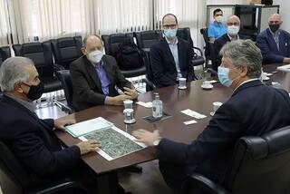Governo se reuniu com grupo de empresários para discutir construção de hidrelétricas (Foto: Divulgação/Governo MS)