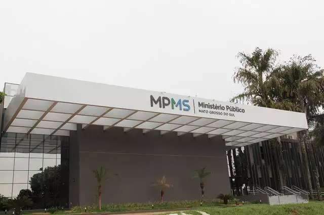 MP entrega mais 279 celulares para alunos da rede municipal 