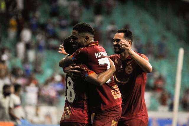 Bahia bate a Chapecoense e deixa a zona de rebaixamento do Brasileir&atilde;o