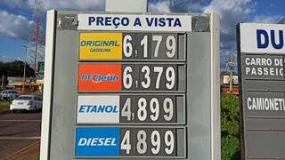 Ainda sem reajuste, gasolina é encontrada a R$ 6,17 em posto na Avenida Eduardo Elias Zahran. (Foto: Kísie Ainoã)