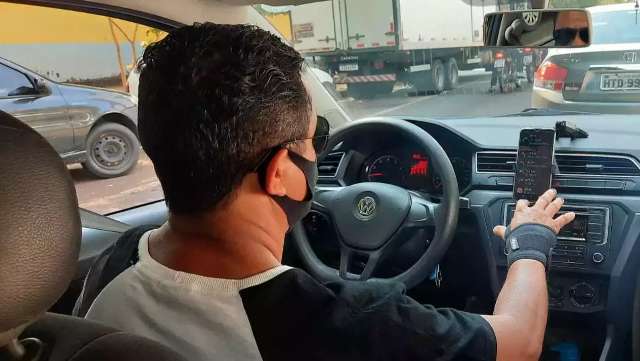 Voc&ecirc; acha que motoristas de aplicativo devem pagar imposto para trabalhar?	