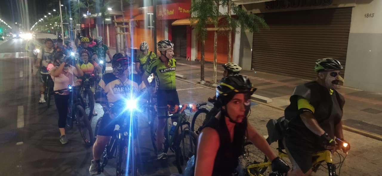 Thamires acorda e descobre que viralizou empinando bike cor de rosa -  Comportamento - Campo Grande News