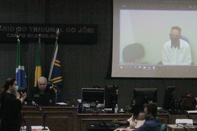 &quot;Era meu inimigo&quot;, diz acusado de matar padrasto da esposa 