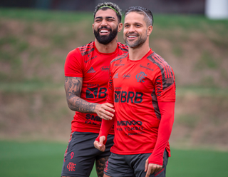 Gabriel e Diego em momento de descontração no Flamengo. (Foto: Divulgação)