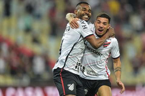 Athletico-PR atropela o Flamengo por 3 a 0 e vai à final da Copa do Brasil