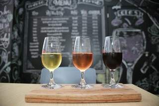 Taças de vinho branco, rosé e tinto. (Foto: Paulo Francis)