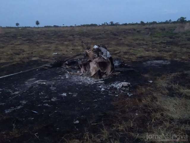Helic&oacute;ptero pode ter sido incendiado pelo pr&oacute;prio piloto ap&oacute;s queda