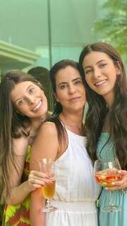 Cristiany Rodrigues (centro) e as filhas Gabriela e Natalia. (Foto: Arquivo)