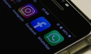 Ícones do Instagram, Facebook e WhastApp em aparelho celular. (Foto: Marcello Casal Jr/Agência Brasil) 